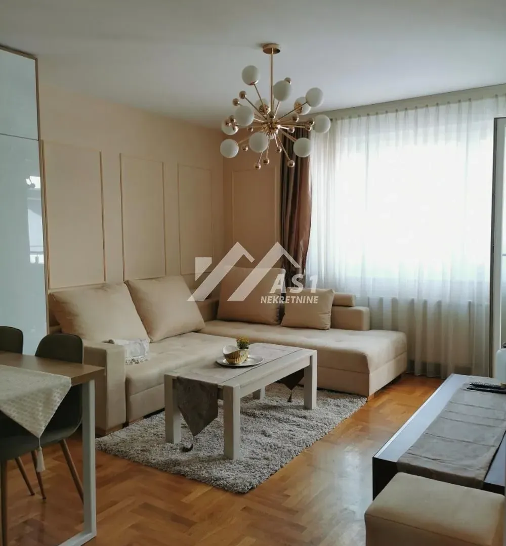 Izdavanje, jednosoban stan, 37m², Bulevar Oslobodjenja, Novi Sad Sve Podlokacije