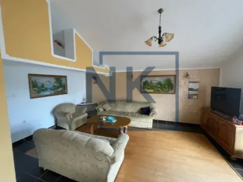 Izdavanje, trosoban stan, 120m², Tološi, Podgorica - image 1