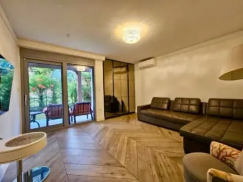 Izdavanje, trosoban stan, 147m², Gorica C, Podgorica - image 11