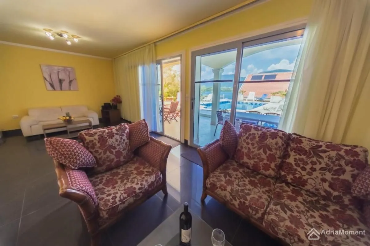 Sale, house, 220m², Đuraševići, Tivat