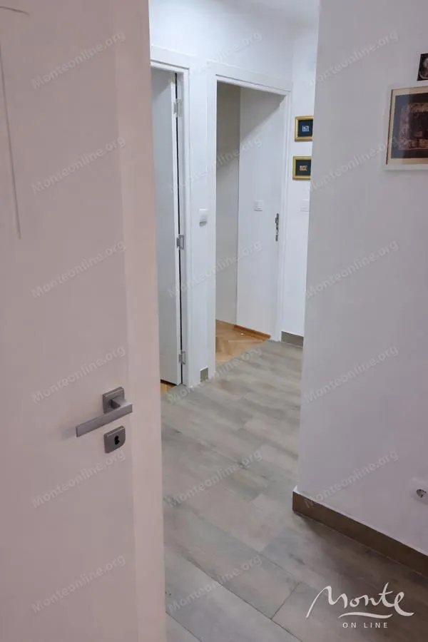 Prodaja, dvosoban stan, 75m², Baston, Podgorica