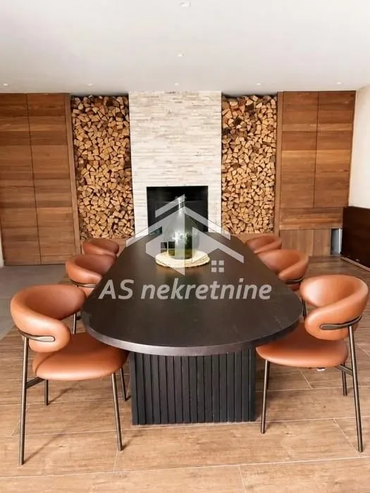Izdavanje, četvorosoban stan, 160m², Vračar Hram, Vračar Sve Podlokacije