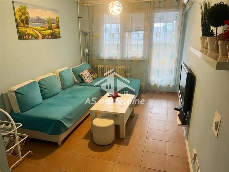 Izdavanje, trosoban stan, 70m², Novi Beograd Sve Podlokacije, Beograd