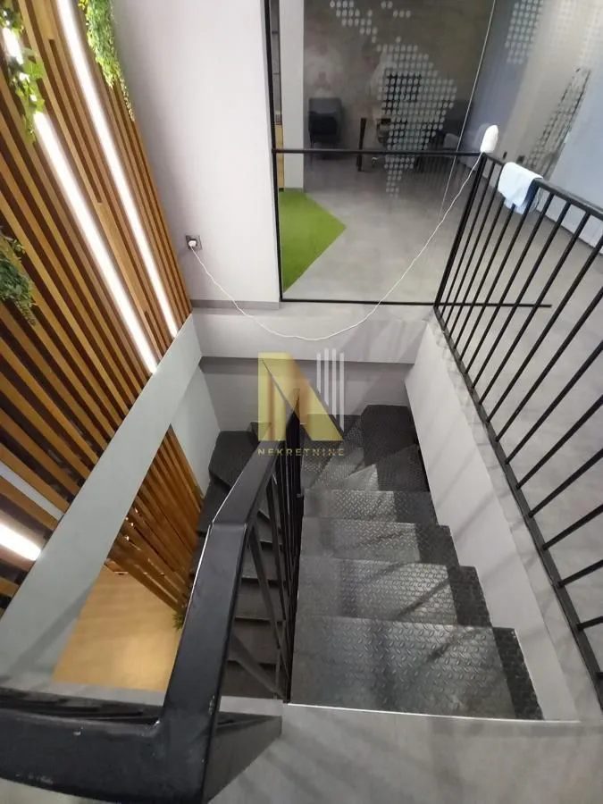 Sale, office space, 288m², Grbavica, Novi Sad Sve Podlokacije