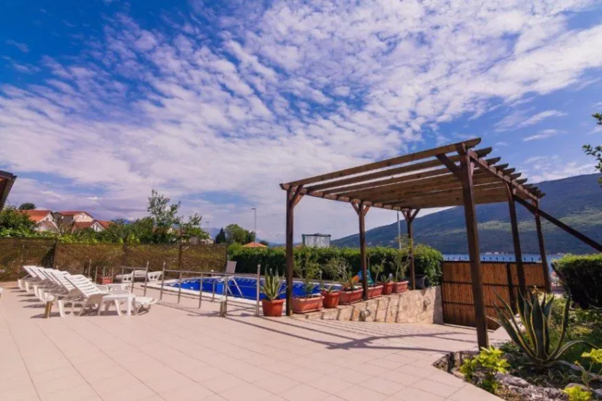 Prodaja, kuća, 270m², Đenovići, Herceg Novi
