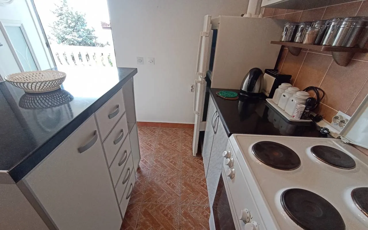 Izdavanje, kuća, 100m², Dobra Voda, Budva