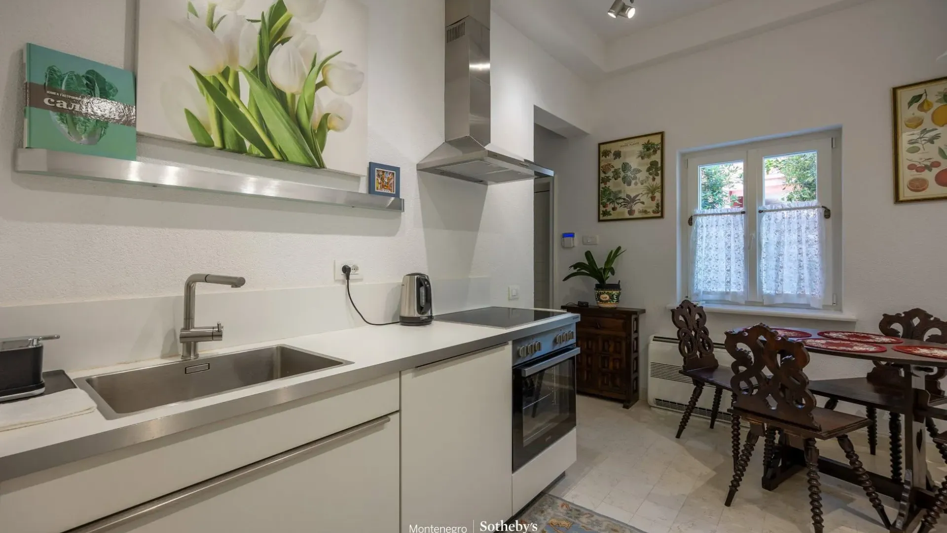 Rent, house, 587m², Dobrota, Kotor