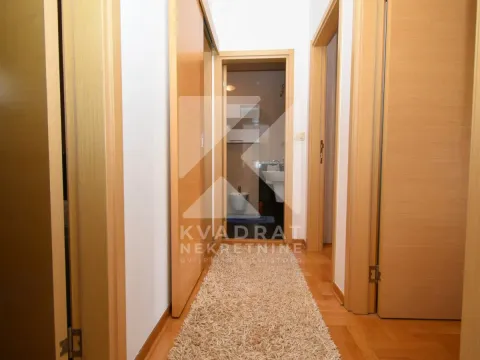 Izdavanje, trosoban stan, 100m², Blok 6, Podgorica - image 8