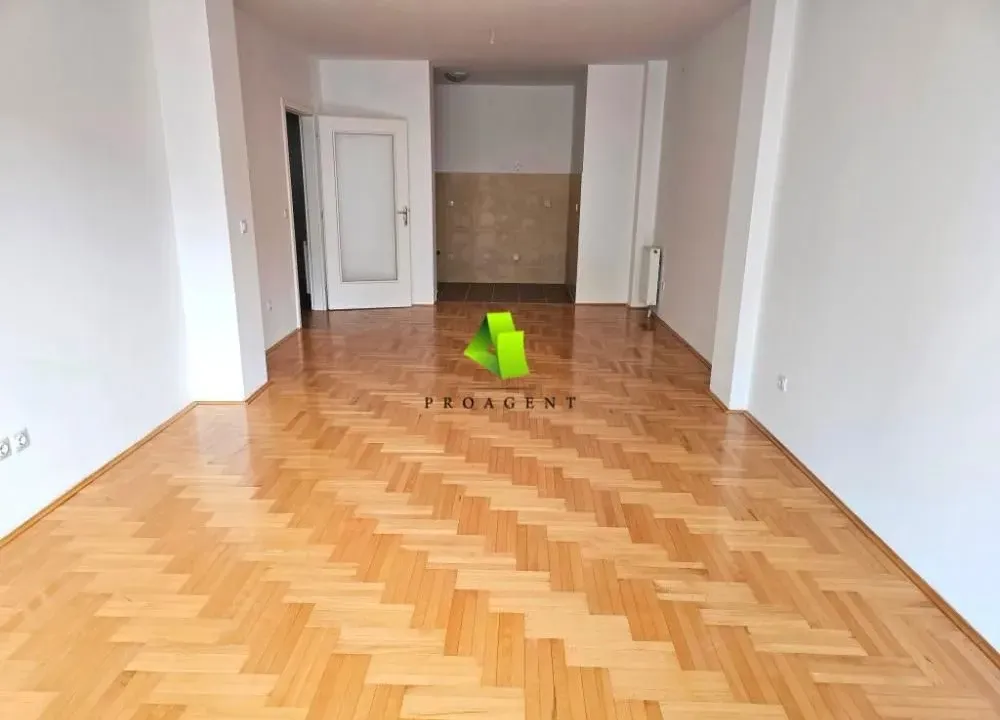 Sale, three bedroom apartment, 79m², Medijana, Niš