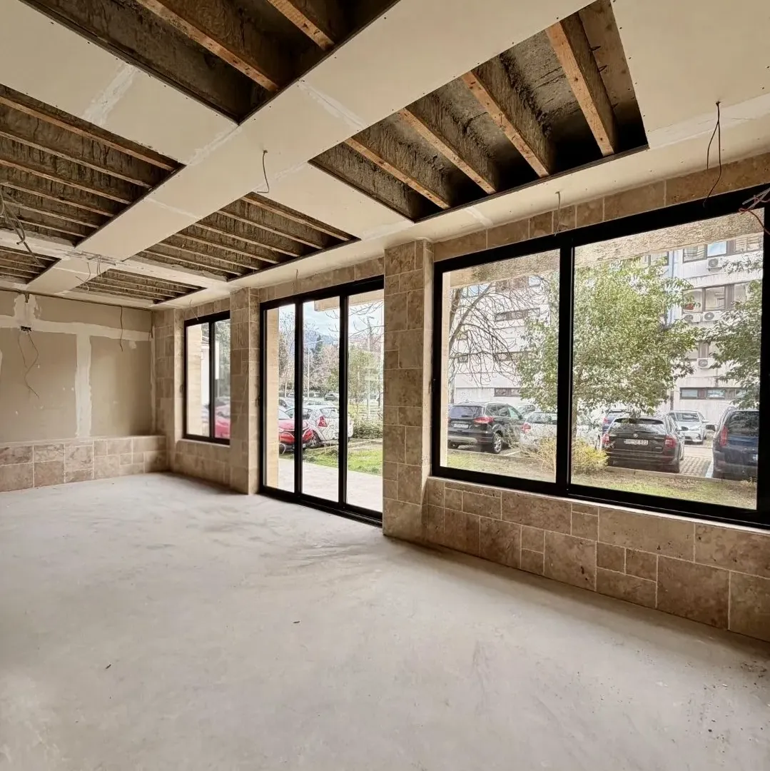 Izdavanje, poslovni prostor, 140m², Centar, Bar