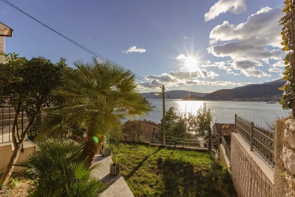 Prodaja, kuća, 70m², Lepetani, Tivat