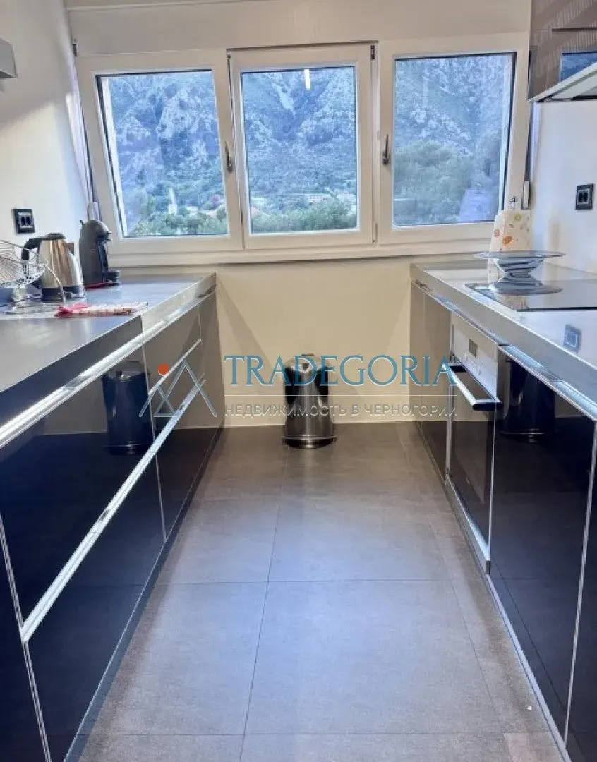 Prodaja, dvosoban stan, 129m², Dobrota, Kotor