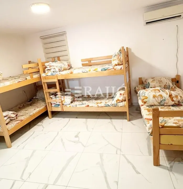 Izdavanje, kuća, 100m², Bežanija, Beograd