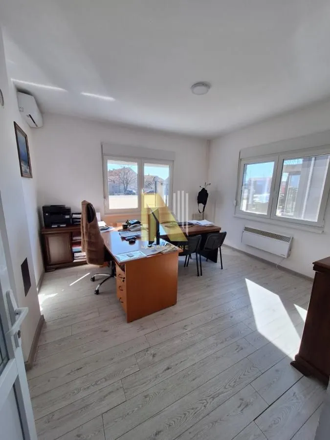 Sale, office space, 1252m², Stara Pazova, Srbija