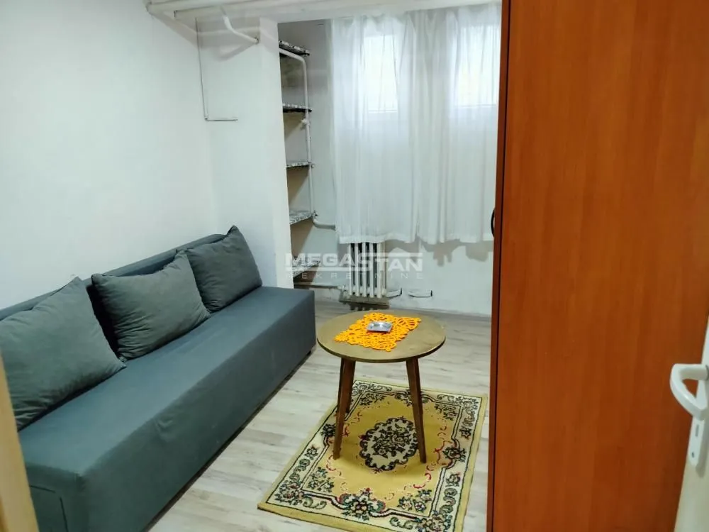 Izdavanje, trosoban stan, 53m², Kanarevo Brdo, Beograd