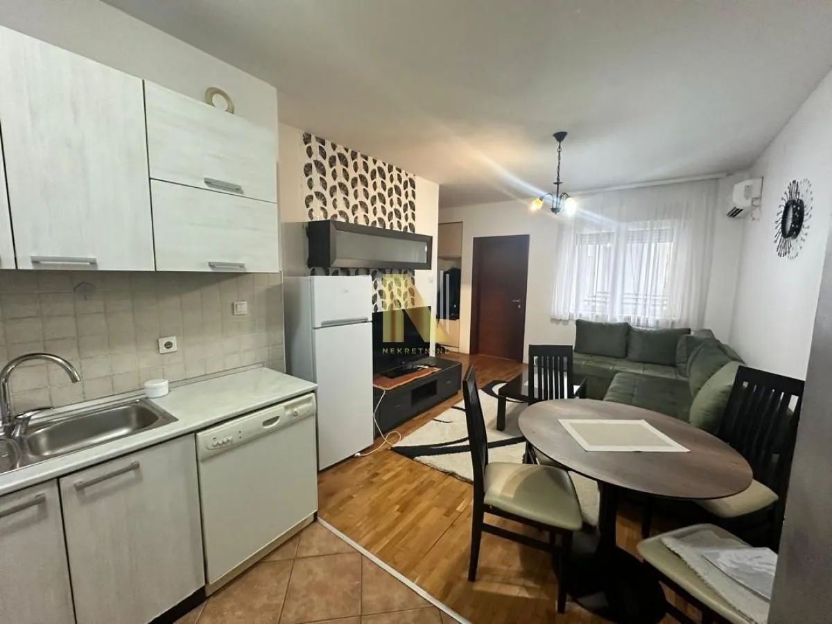 Izdavanje, dvosoban stan, 42m², Grbavica, Novi Sad Sve Podlokacije