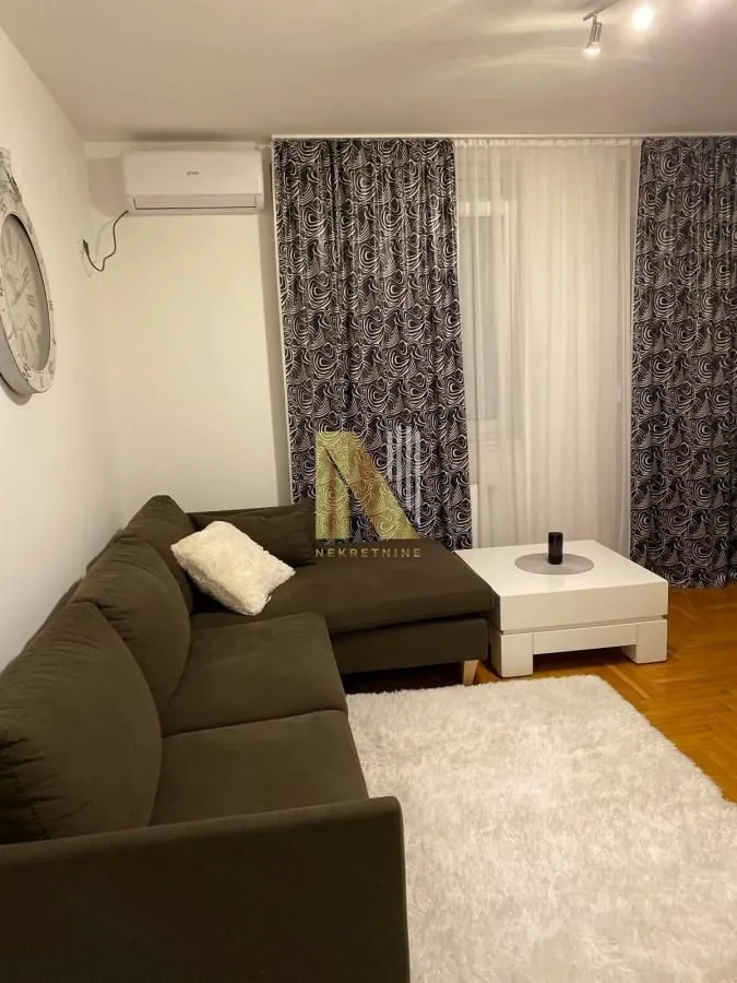 Izdavanje, jednosoban stan, 33m², Bulevar Oslobodjenja, Novi Sad Sve Podlokacije