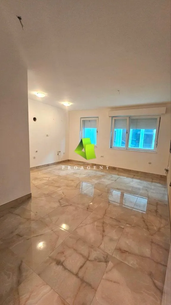 Rent, office space, 70m², Medijana, Niš