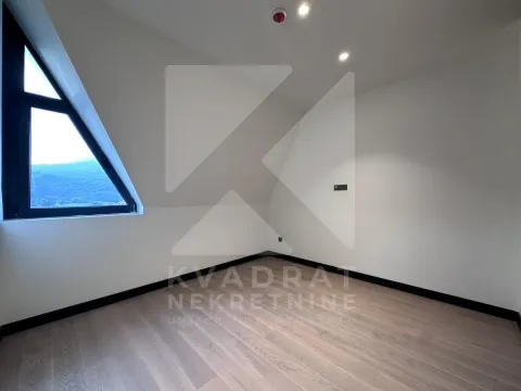 Prodaja, četvorosoban stan, 107m², Centar, Kolašin - image 17