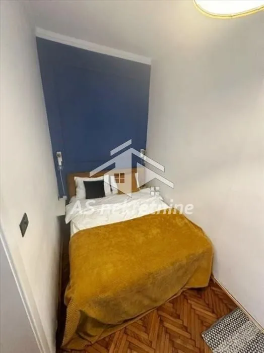Izdavanje, stan, 40m², Kosančićev Venac, Beograd