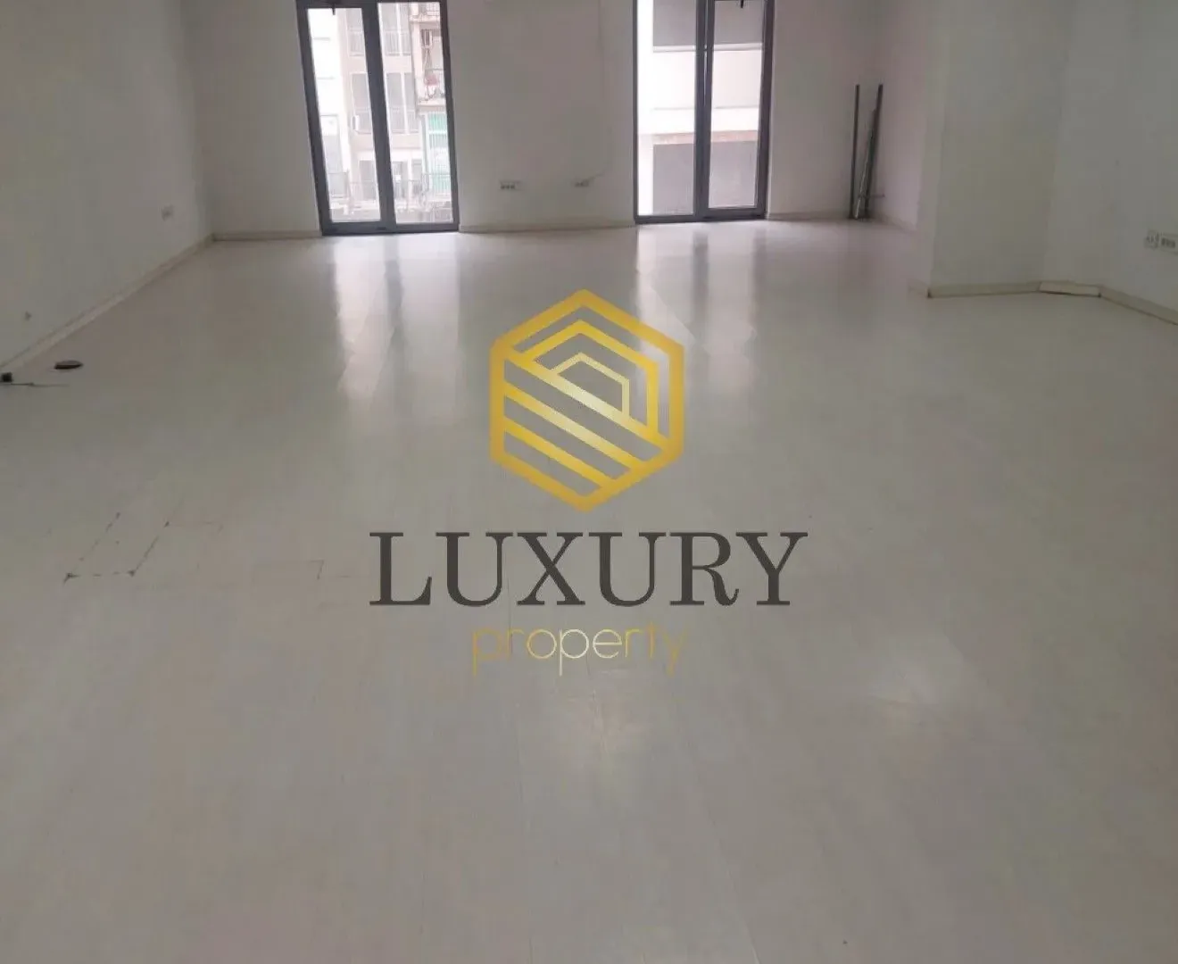 Izdavanje, poslovni prostor, 172m², 1 maj, Podgorica