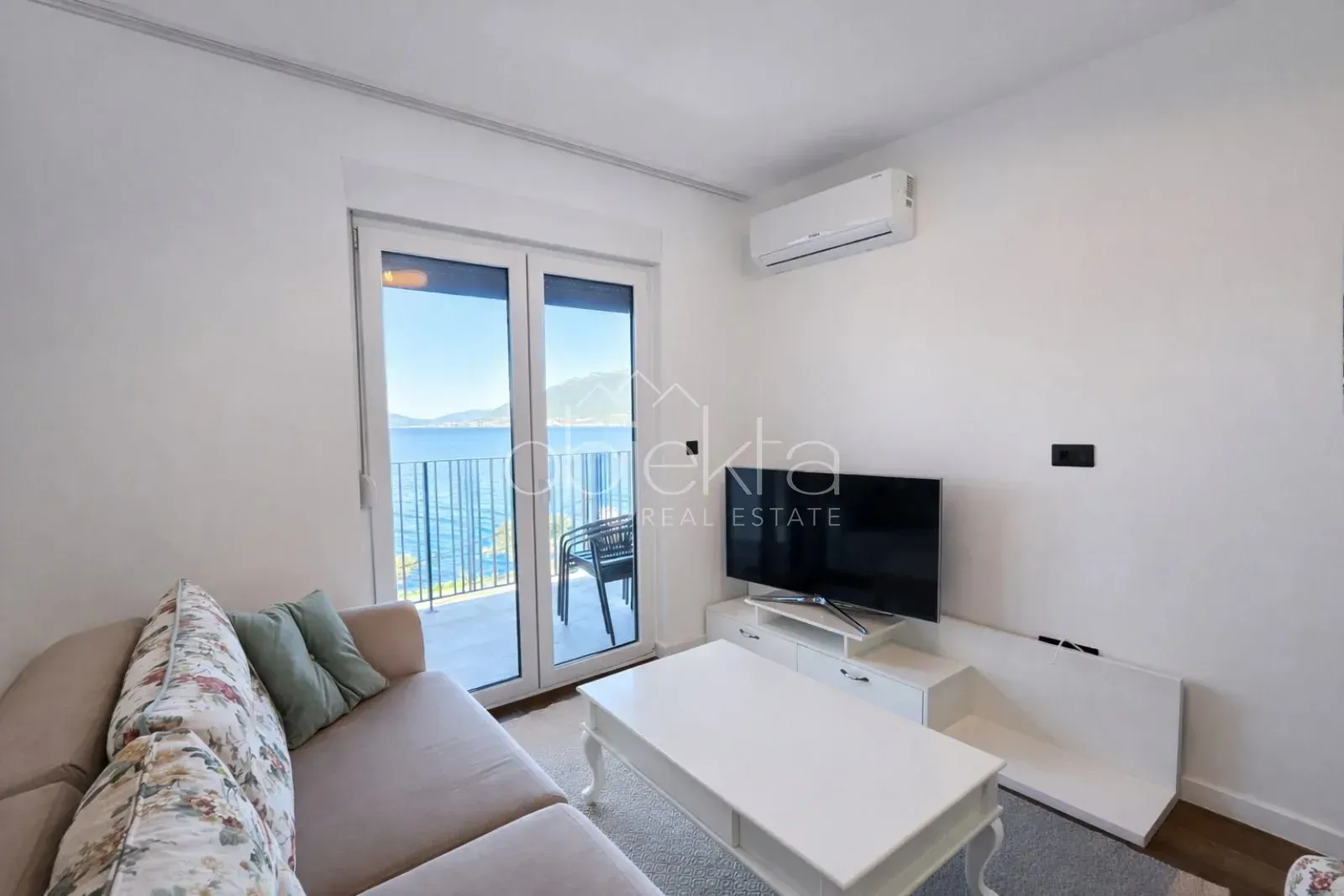 Rent, apartment, 52m², Tivat, Crna Gora