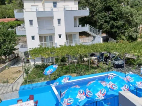 Izdavanje, trosoban stan, 138m², Tuđemili, Bar - image 13