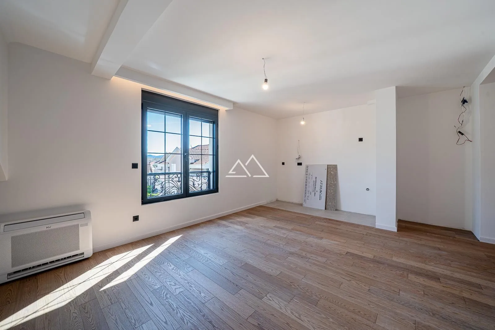 Prodaja, trosoban stan, 96m², Centar, Tivat