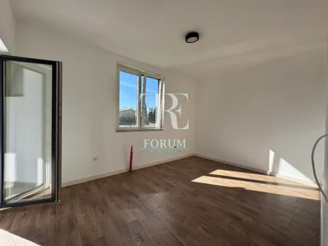 Izdavanje, kuća, 170m², Murtovina, Podgorica - image 8