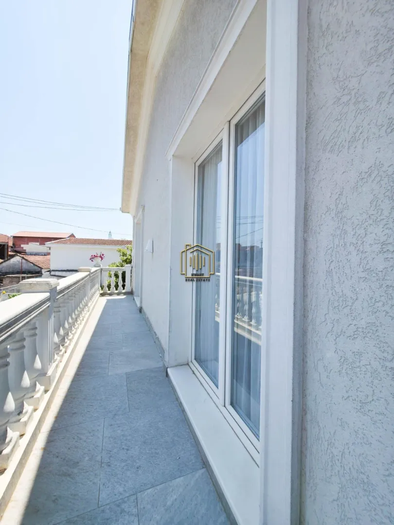 Spacious balcony with a view of the surroundings and a traditional balustrade.