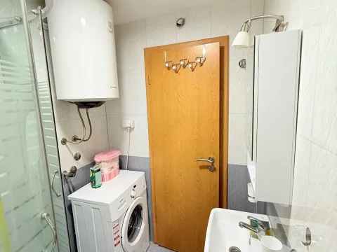 Izdavanje, dvosoban stan, 60m², City Kvart, Podgorica - image 11