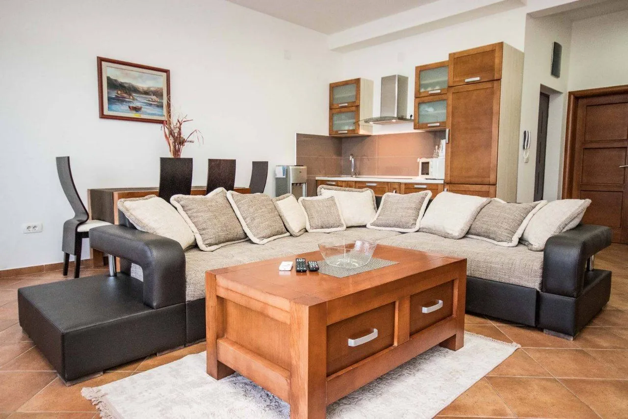 Izdavanje, jednosoban stan, 45m², Dobra Voda, Budva