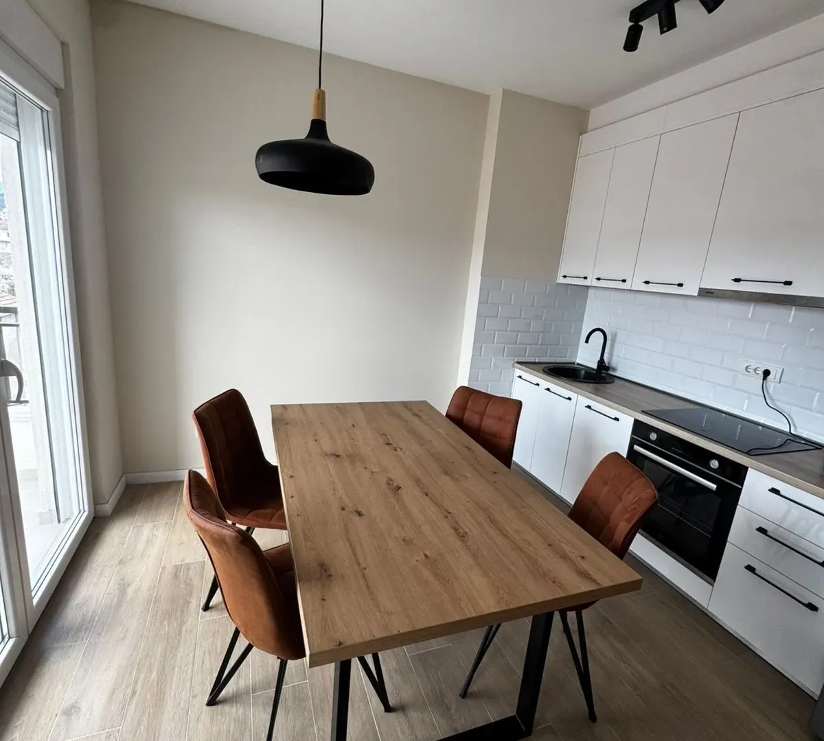 Izdavanje, jednosoban stan, 50m², Kalimanj, Tivat