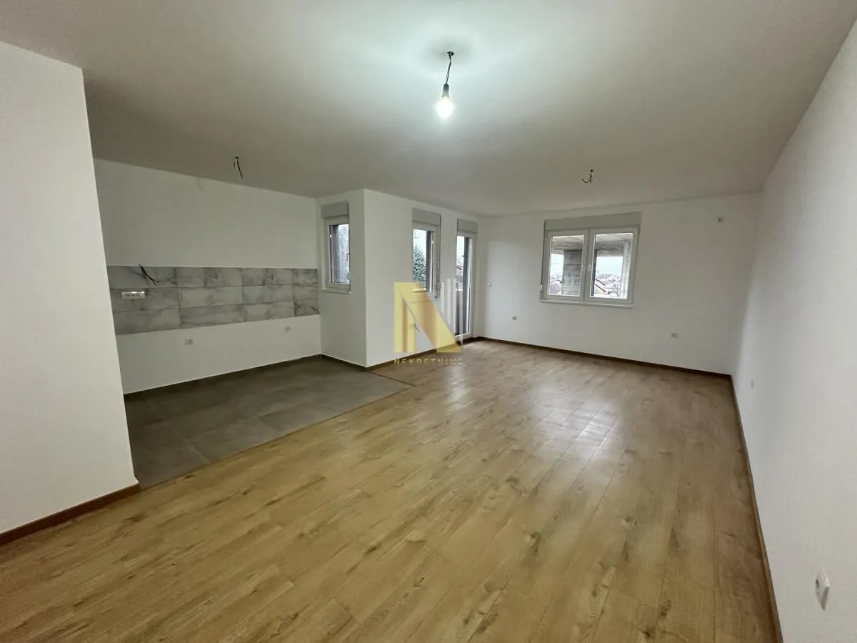 Prodaja, trosoban stan, 73m², Tatarsko brdo, Petrovaradin
