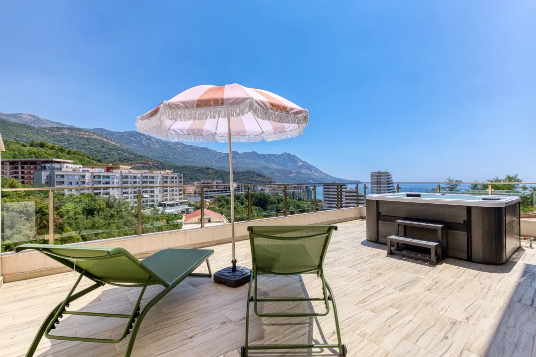 Sale, two bedroom apartment, 104m², Bečići, Budva