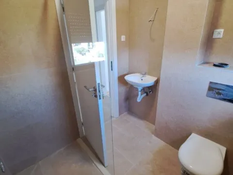 Rent, two bedroom apartment, 64m², Tološi, Podgorica - image 7