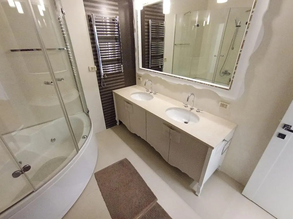 Sale, three bedroom apartment, 270m², Centar, Podgorica