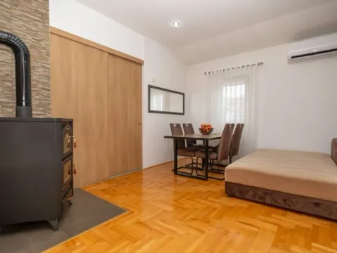 Prodaja, kuća, 258m², Karaburško Polje, Podgorica - image 4