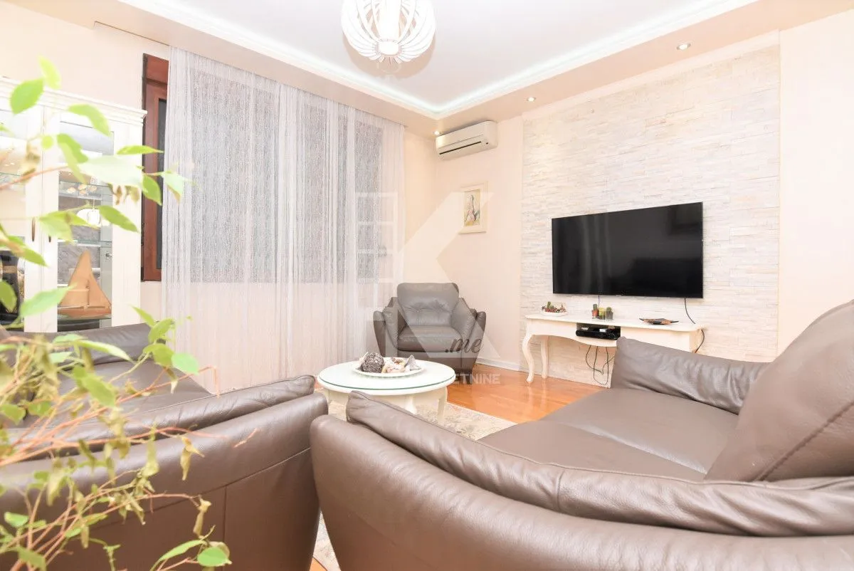 Izdavanje, dvosoban stan, 90m², Preko Morače, Podgorica