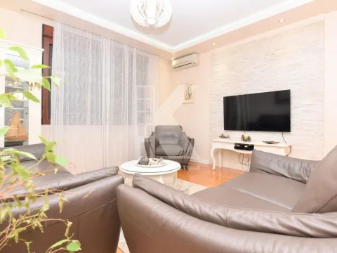 Izdavanje, dvosoban stan, 90m², Preko Morače, Podgorica - image 1