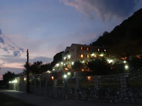 Izdavanje, kuća, 350m², Budva, Crna Gora - image 8