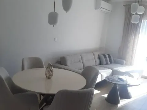 Izdavanje, dvosoban stan, 65m², Dobrota, Kotor - image 30