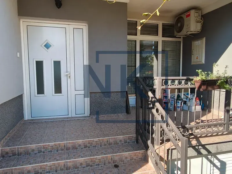 Entrance to the house with stairs and a terrace.