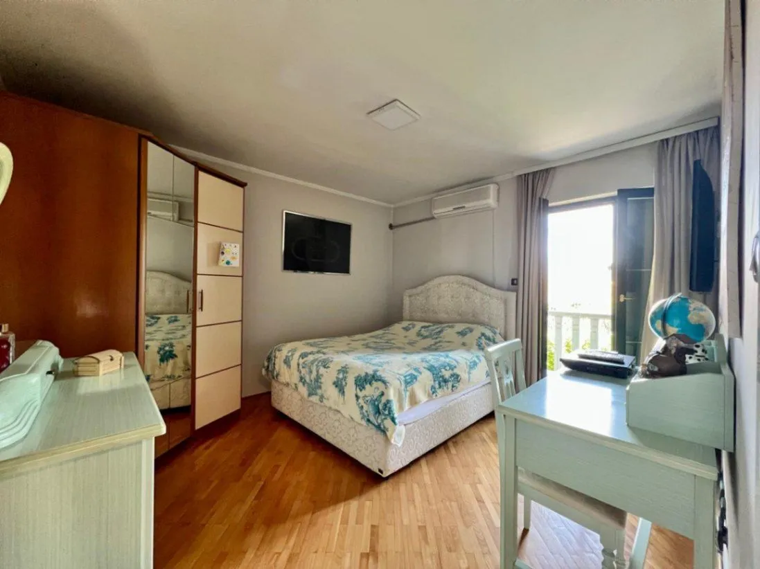 Prodaja, kuća, 330m², Centar, Danilovgrad
