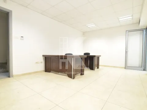 Izdavanje, poslovni prostor, 155m², Stari Aerodrom, Podgorica - image 18