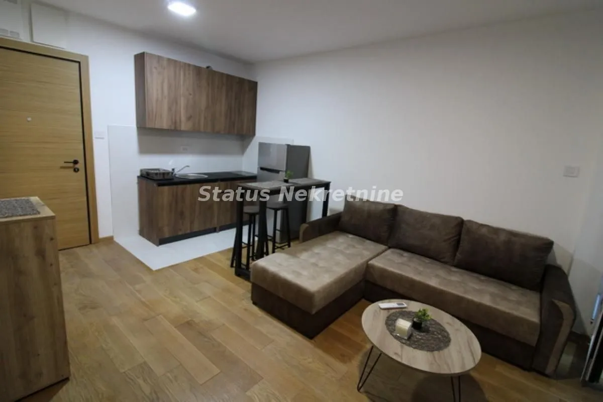 Izdavanje, garsonjera, 28m², Bulevar Oslobodjenja, Novi Sad Sve Podlokacije