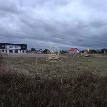 Pogled na zemljište i okolne objekte u sumrak. - image 3