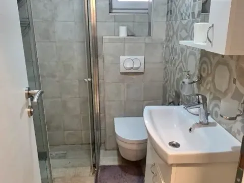 Rent, two bedroom apartment, 70m², Tivat, Crna Gora - image 14