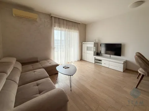 Izdavanje, dvosoban stan, 75m², City Kvart, Podgorica - image 2