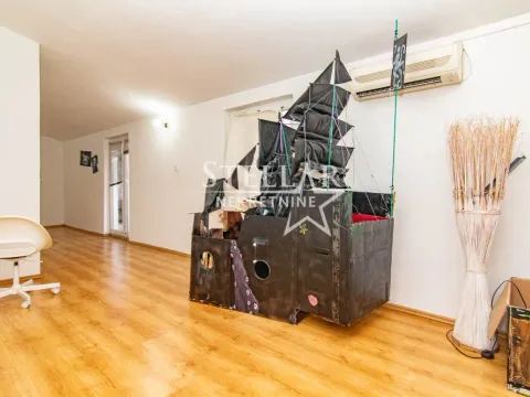 Izdavanje, kuća, 250m², Zagorič, Podgorica - image 15